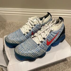 Nike vapor max shoes size 9.